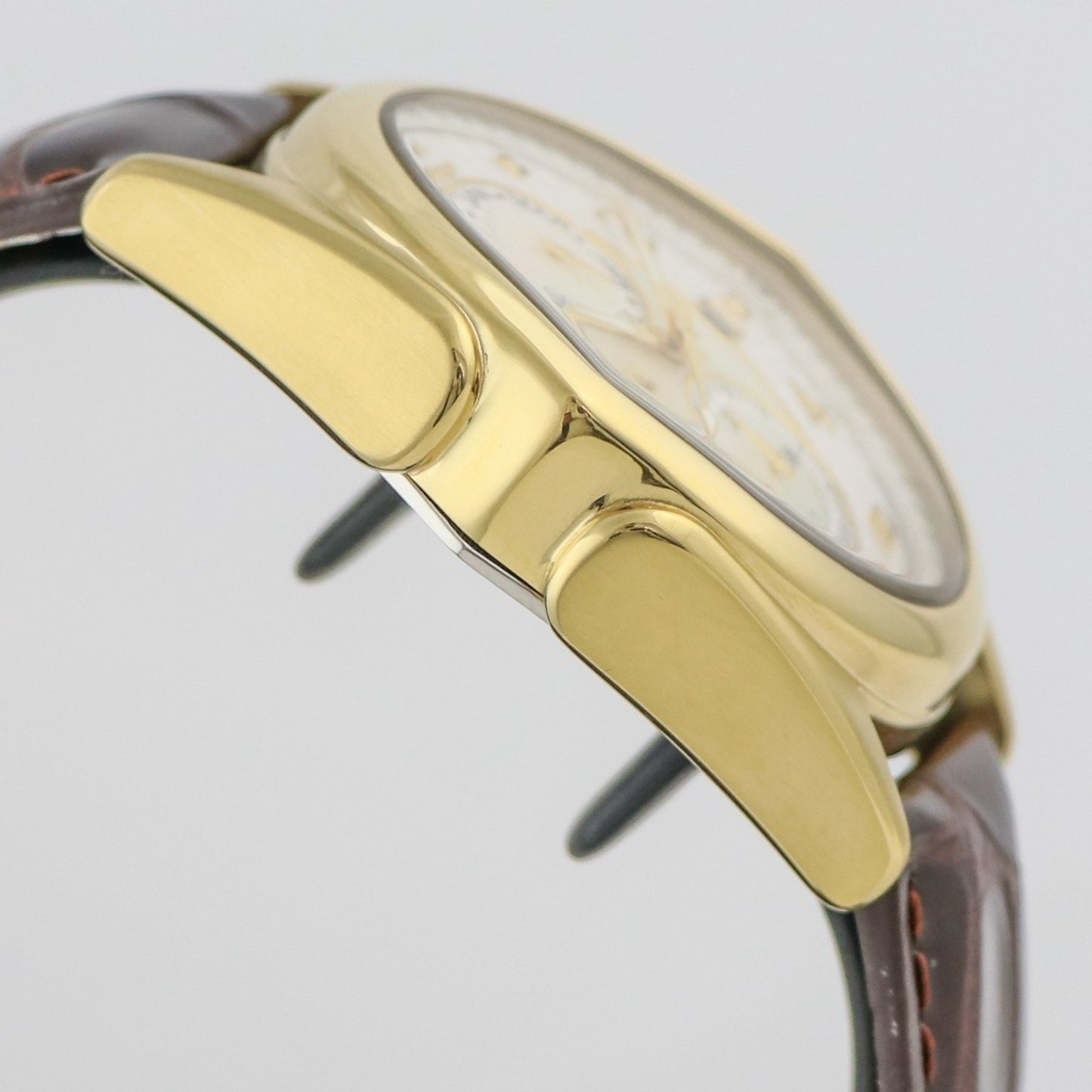 Optima • Swiss Watch • Stainless Steel • 42 mm x 44.5mm• Quartz • 5ATM • OSC272