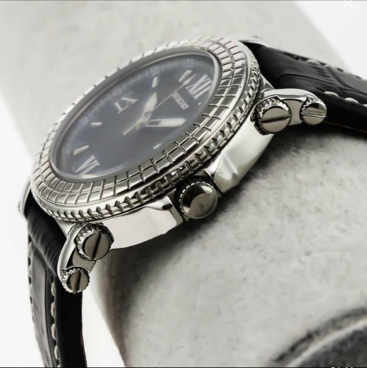 Mercury • Swiss Watch • Stainless Steel •  37mm • Quartz • WR50M • ME10205